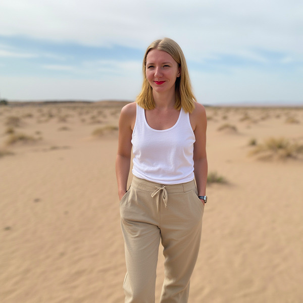 fashion_simulation_of_an_attractive_blonde_woman_posing_in_the_desert_wearing_beige_plain_sweatpant_1wjkmoqezrtp9ouvc56o_0